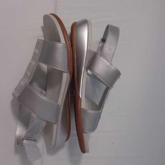 Easy Spirit Women's Silver Leather‎ Hazel Wedge Sandal Slingback Shoes Size 7M - Picture 3 of 7